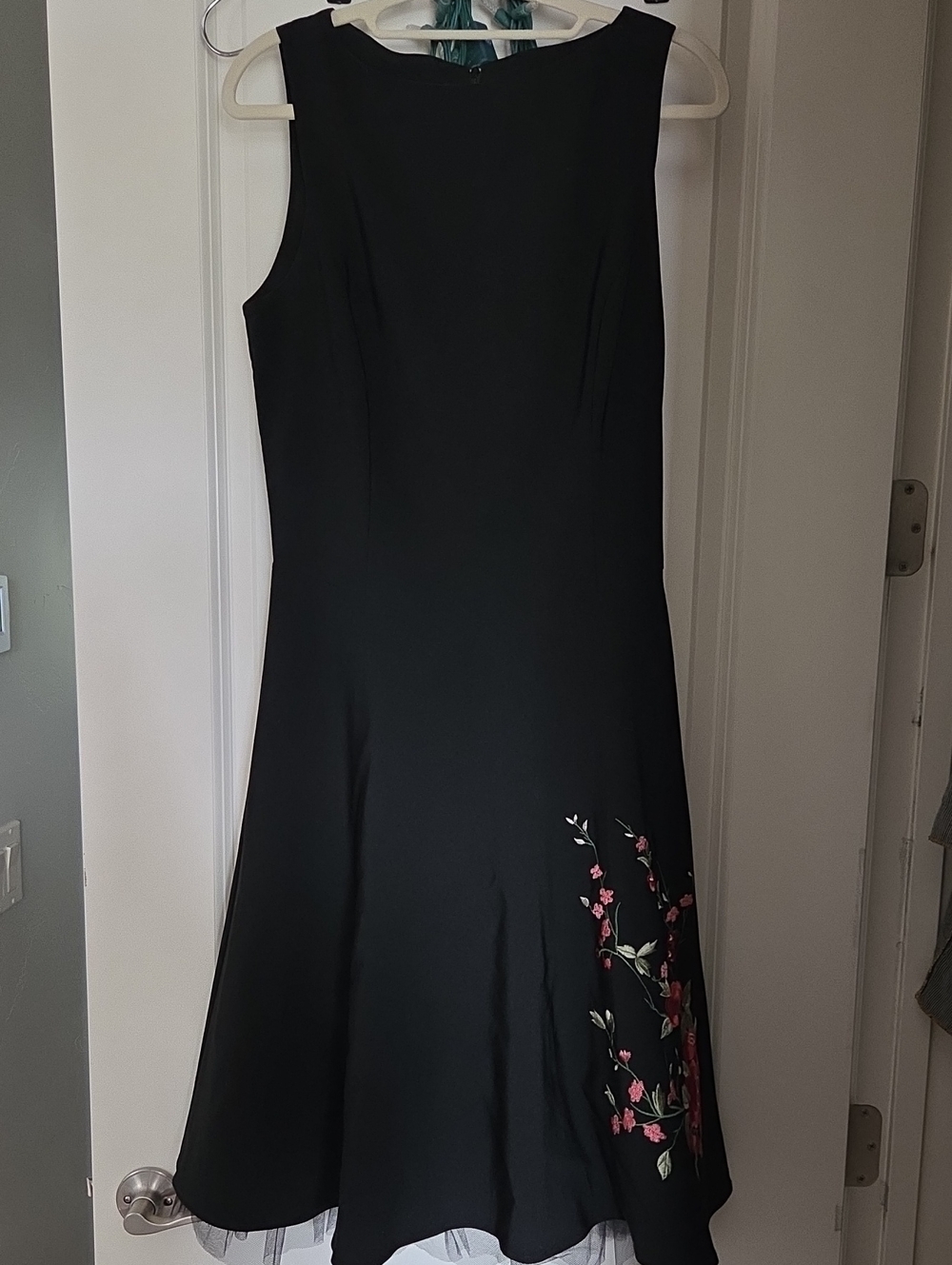 Black Floral-Embroidered A-Line Skirt Size 7